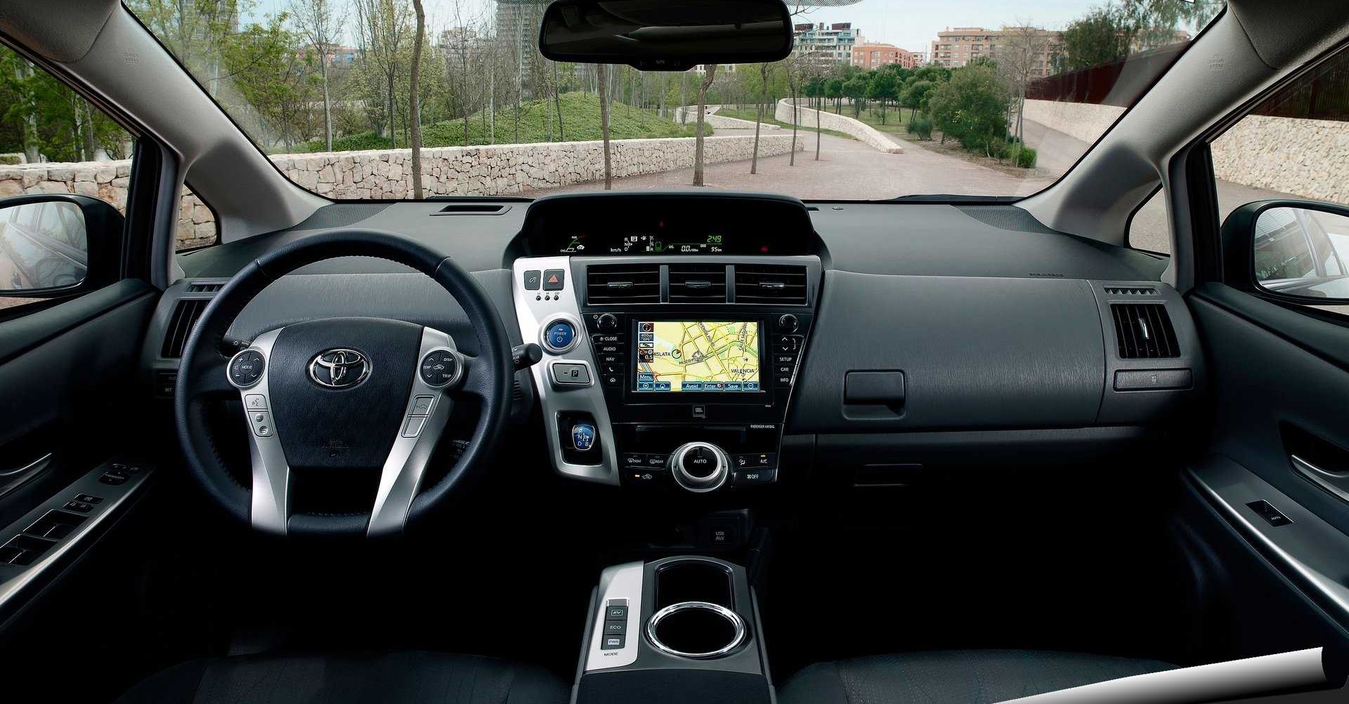 Toyota-Prius_Plus-2013-Interior.e73b4eb1