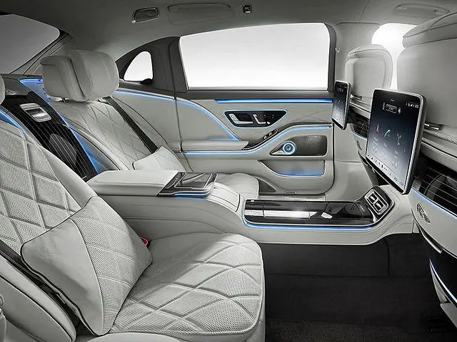Luxury chauffeur service Zurich with a dedicated driver and an exclusive Mercedes-Benz
