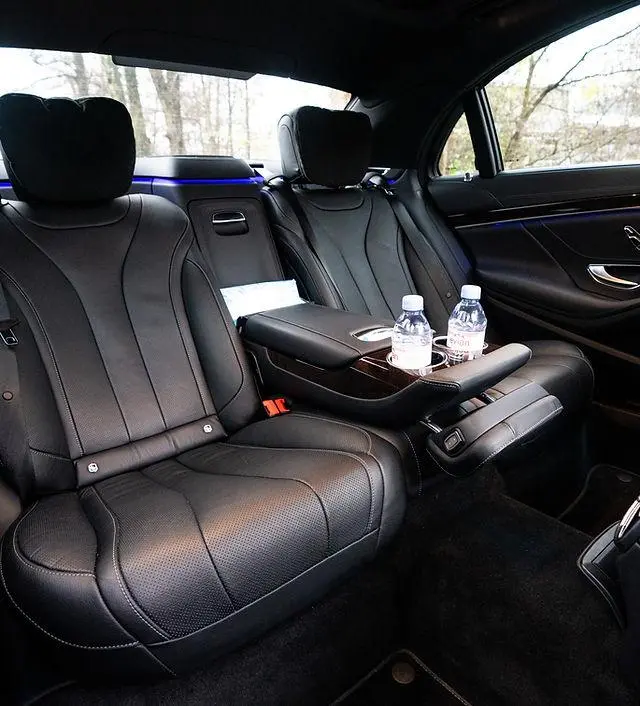 Luxury chauffeur service Zurich private chauffeur ride instead of a taxi