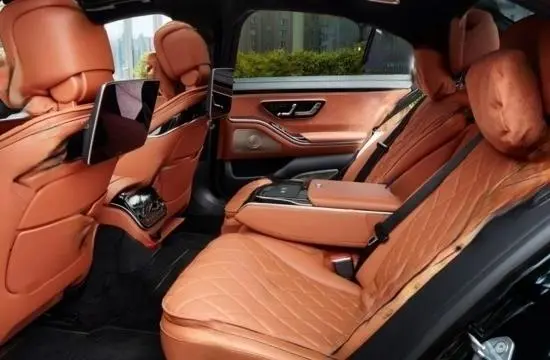 Hourly chauffeur service Zurich for meetings, lunch appointments and shopping stops